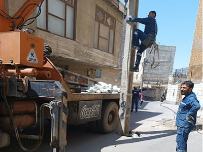 پنج تیر برق مزاحم و معارض در خیابان تبریز جابجا شد